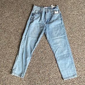 Zara “mom slim fit” never worn still with tags in a size 40 “8”